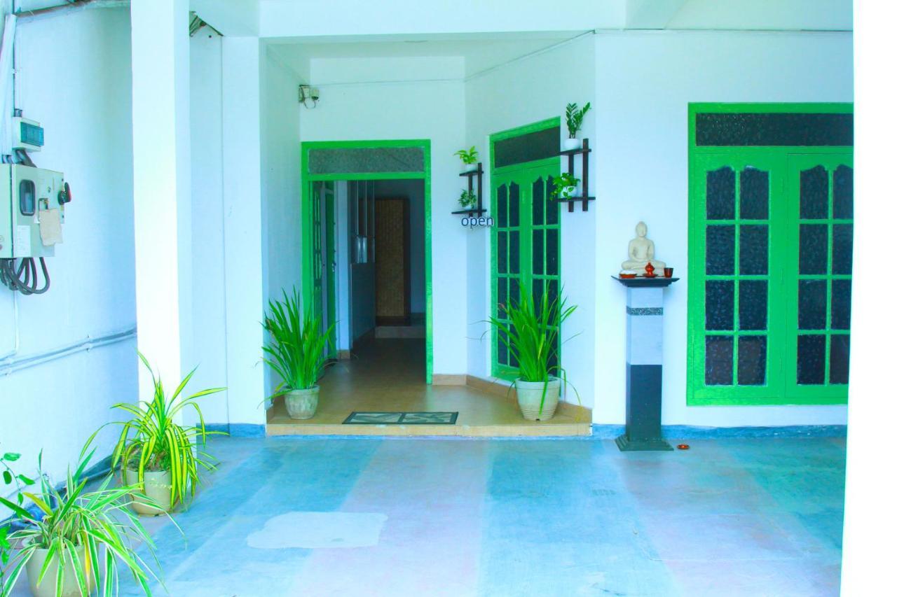 The Garnet Mirissa Hotel Exterior photo