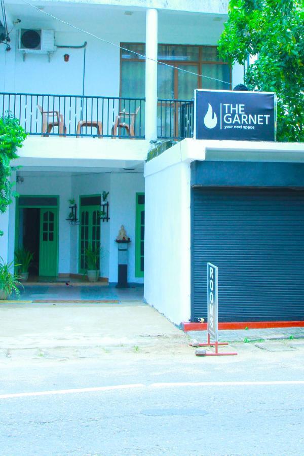 The Garnet Mirissa Hotel Exterior photo